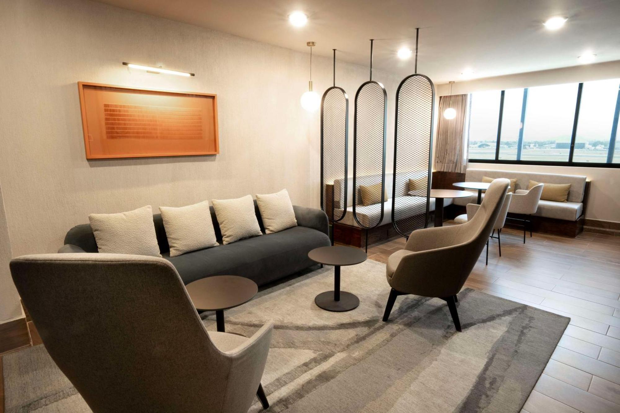 Hilton Airport 4*