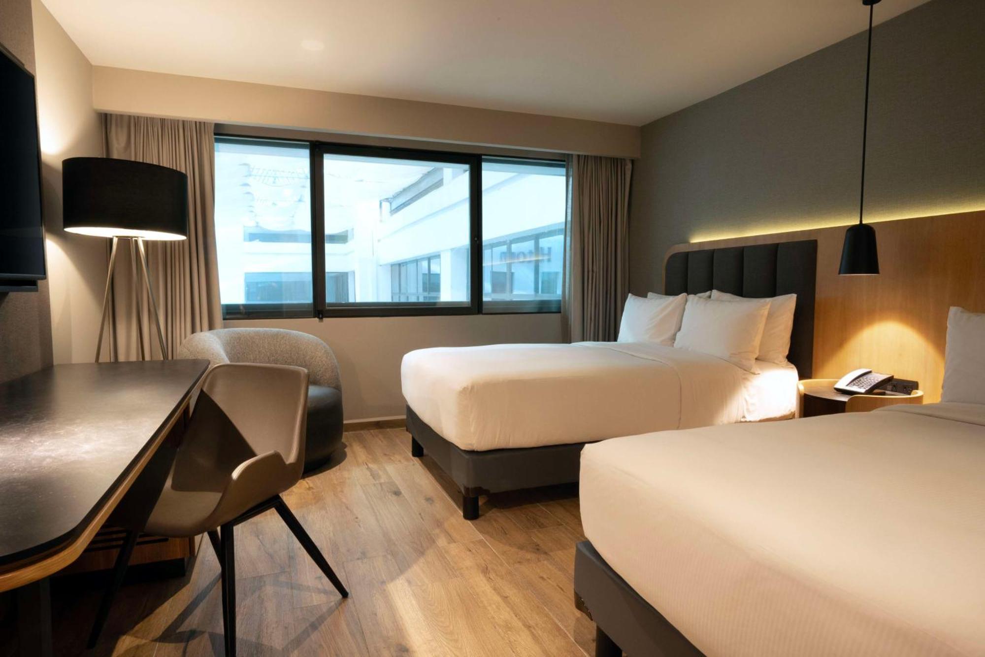 Hilton Airport Hotel 4*