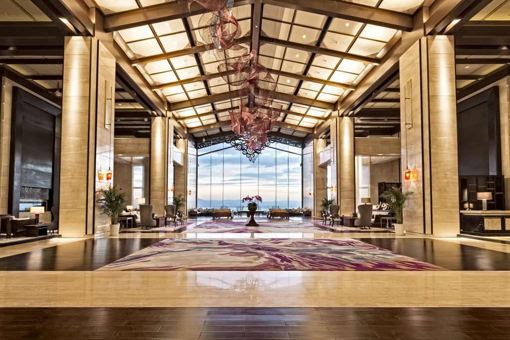 Hilton Airport Hotel 4*
